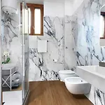 Sara Luxury 1 *